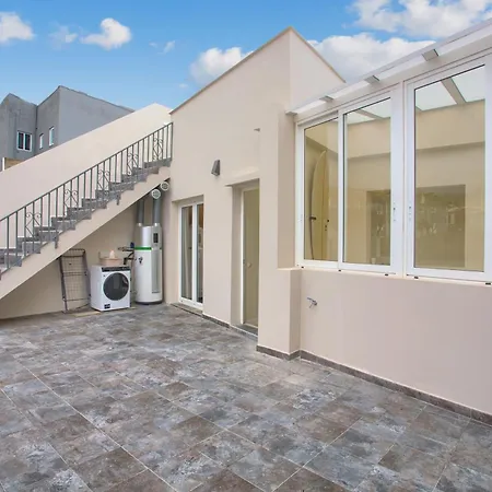 Mojo Surf Yoga House *