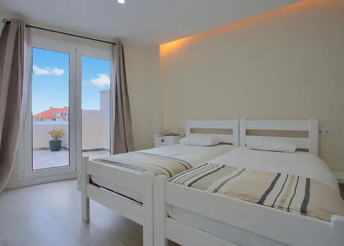 Mojo Surf Yoga House *