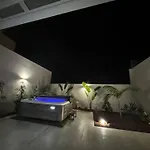 Mojo Surf Yoga House *
