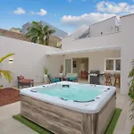 Mojo Surf Yoga House