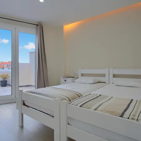 Mojo Surf Yoga House *