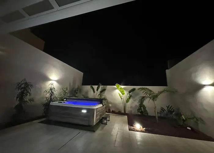 Mojo Surf Yoga House *