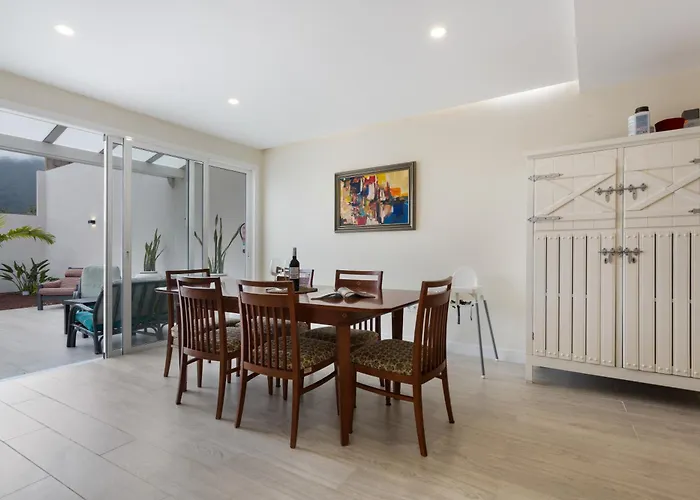 Mojo Surf Yoga House