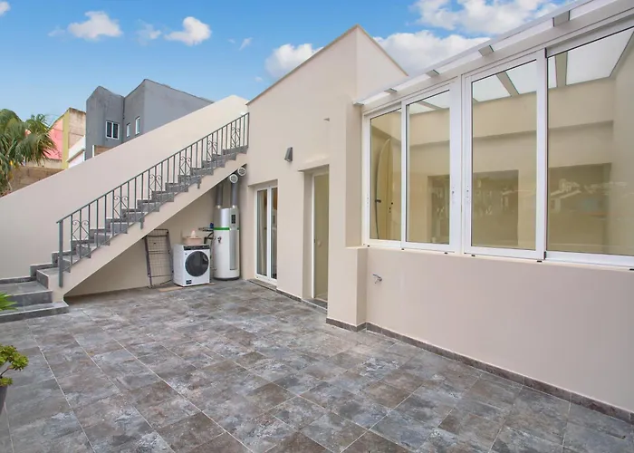 Mojo Surf Yoga House *