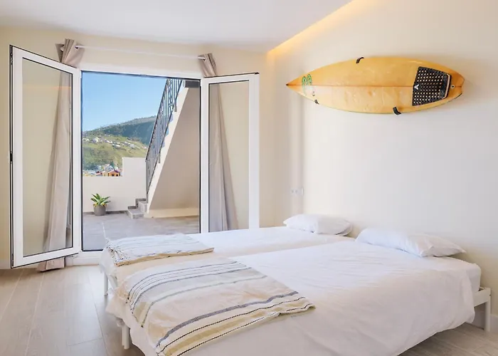 Mojo Surf Yoga House * لا أوروتافا