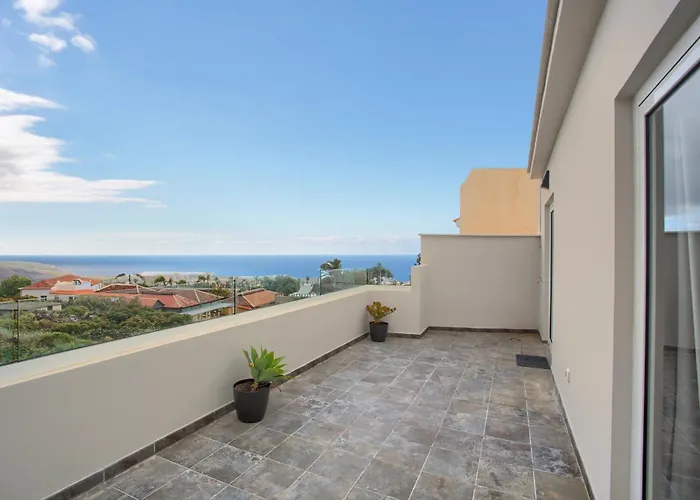 Mojo Surf Yoga House *