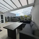 Mojo Surf Yoga House לה אורוטבה