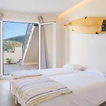 Mojo Surf Yoga House * לה אורוטבה