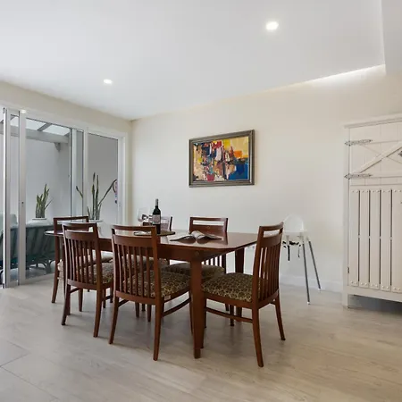 Mojo Surf Yoga House