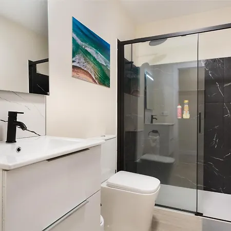 Mojo Surf Yoga House *