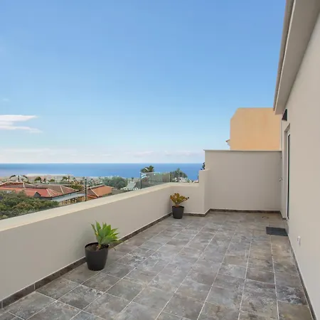 Mojo Surf Yoga House *